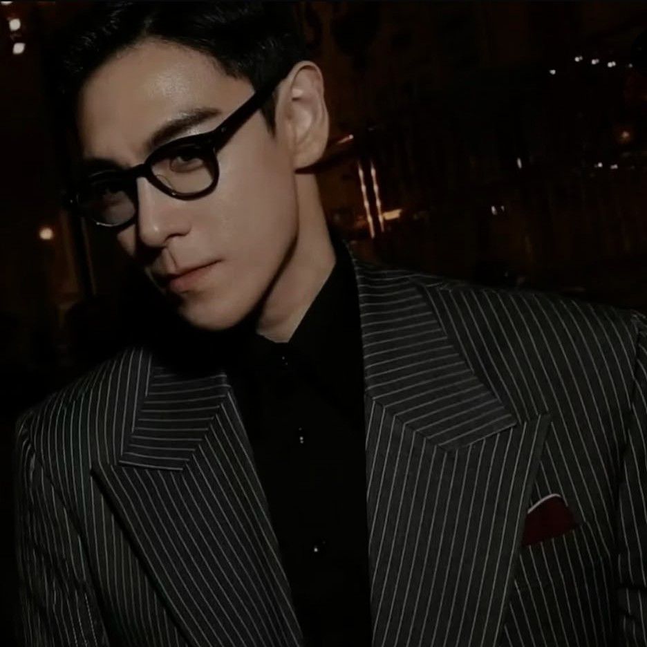 A moment captured by T.O.P's fan