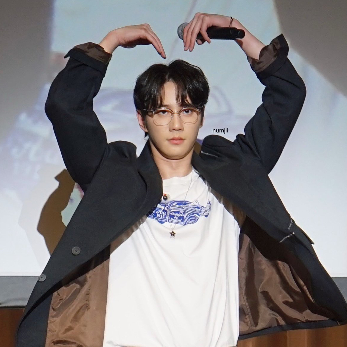 Behind-the-scenes cut of Lee Junyoung
