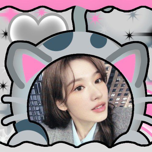 Foto aktivitas terbaru Sana (TWICE)