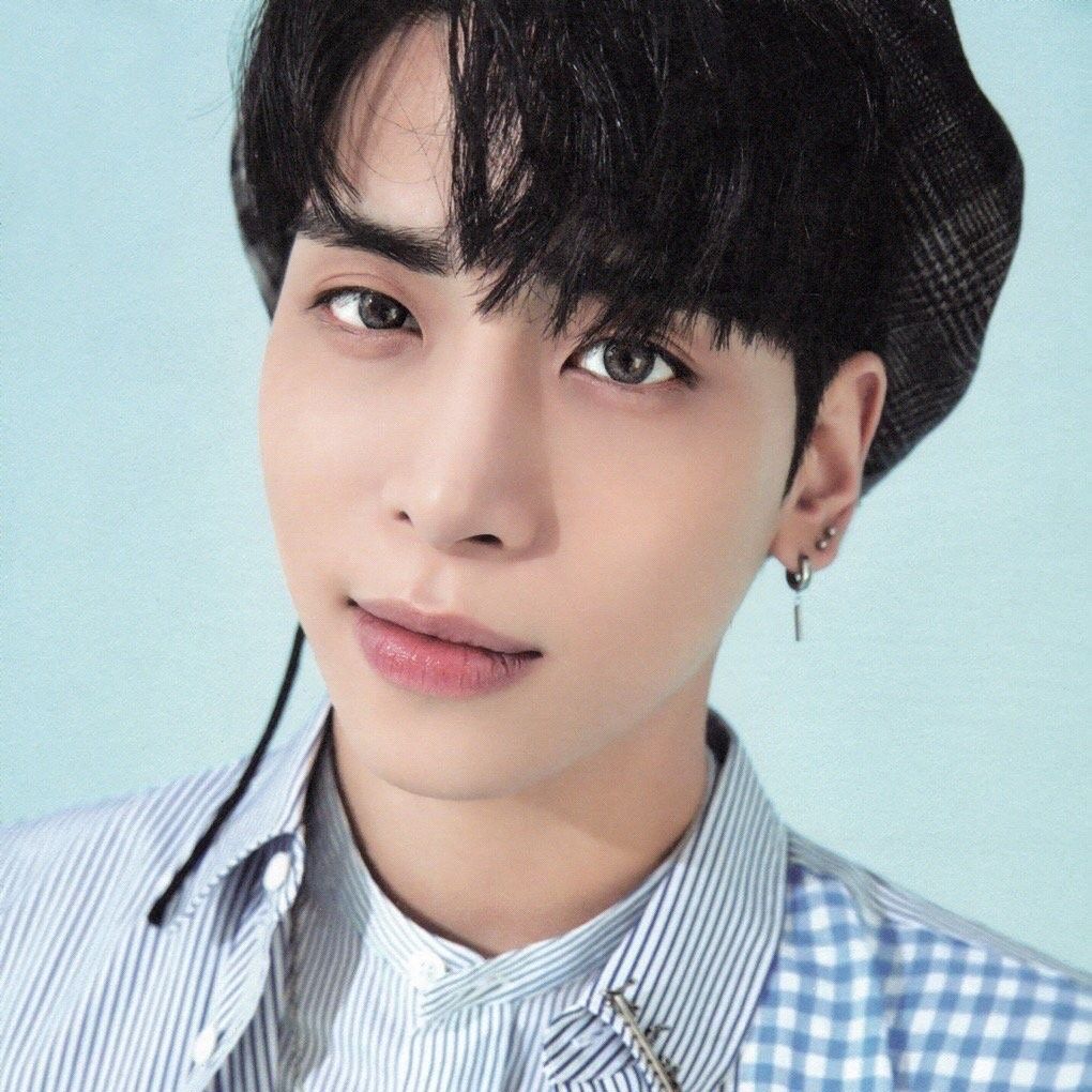 A moment captured by Jonghyun (SHINee)'s fan