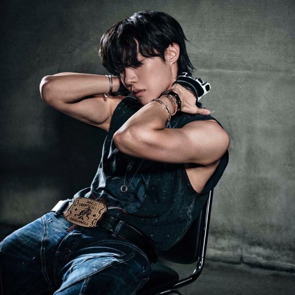 Foto terbaru j-hope (BTS)