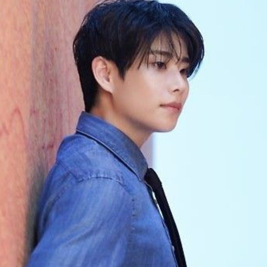 A moment captured by MJ (ASTRO)'s fan