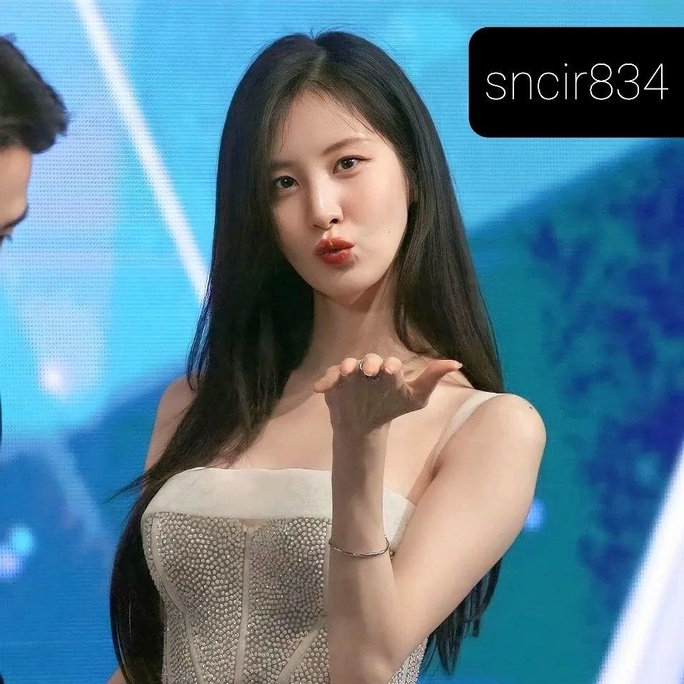 A moment captured by Seohyun (Girls' Generation)'s fan