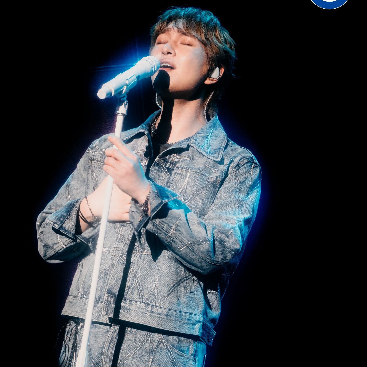 Behind-the-scenes cut of Onew (SHINee)