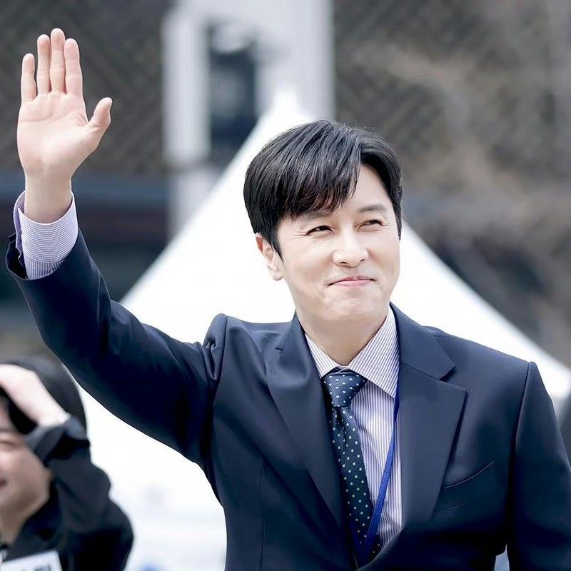 キム・ドンワン (神話)の最近の活動写真