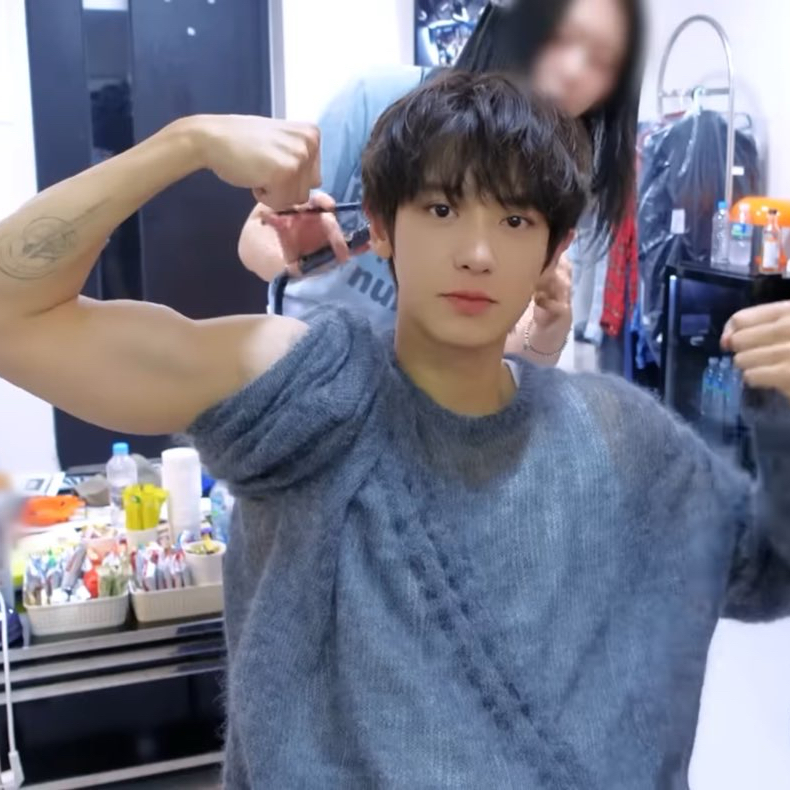 Behind-the-scenes cut of Chanyeol (EXO)