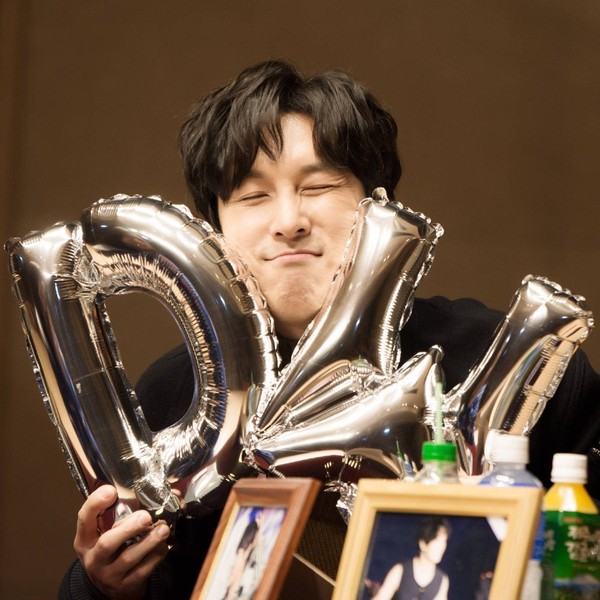 Signature photo of SHINHWA capturing their charm