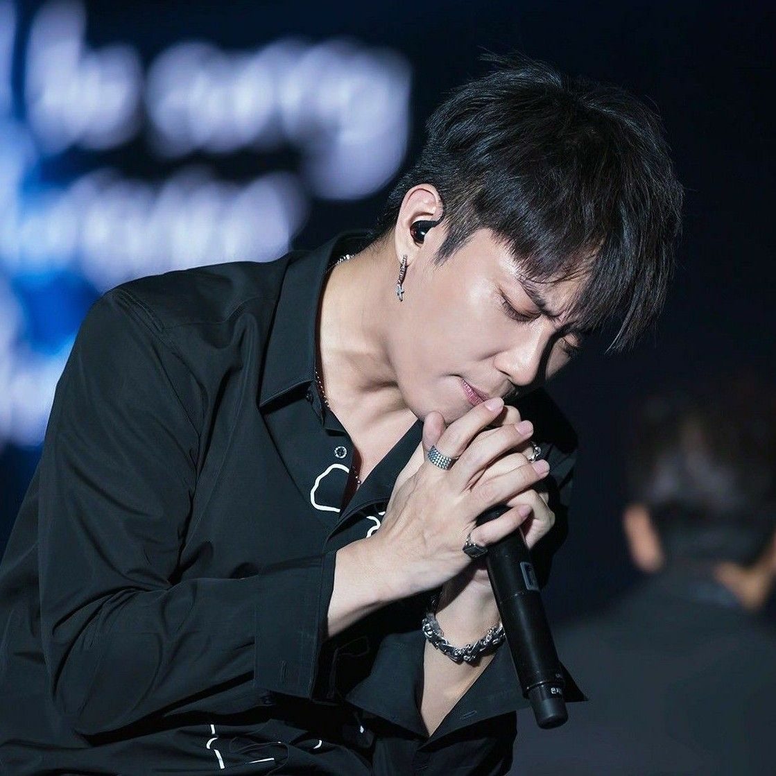 Foto aktivitas terbaru Eun Jiwon (SECHSKIES)