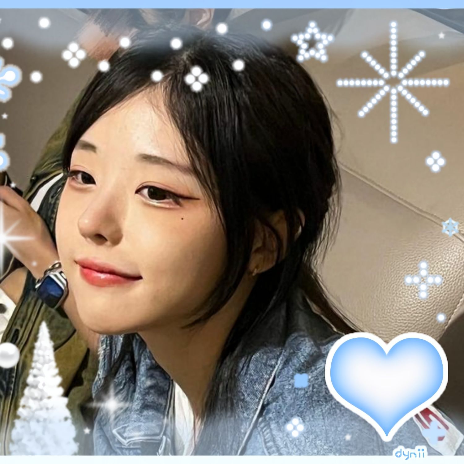 Latest photo of Hina (QWER)