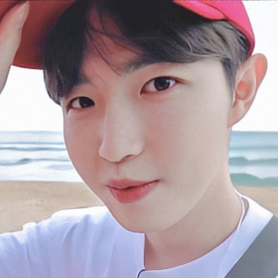 Behind-the-scenes cut of Kim Jaehwan