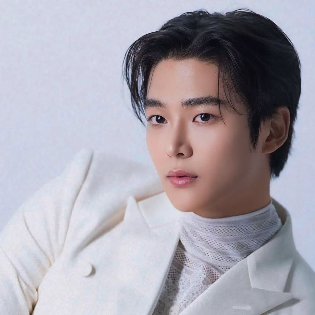 로운의 최신 사진