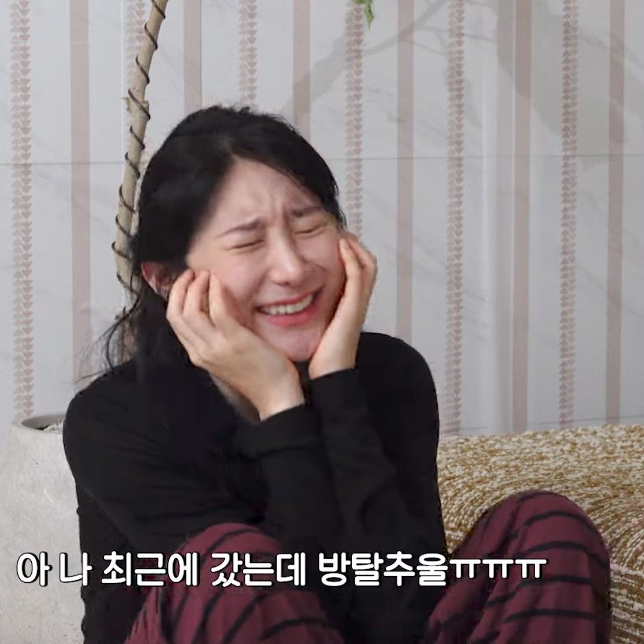 A moment captured by Lee Chaeyeon's fan