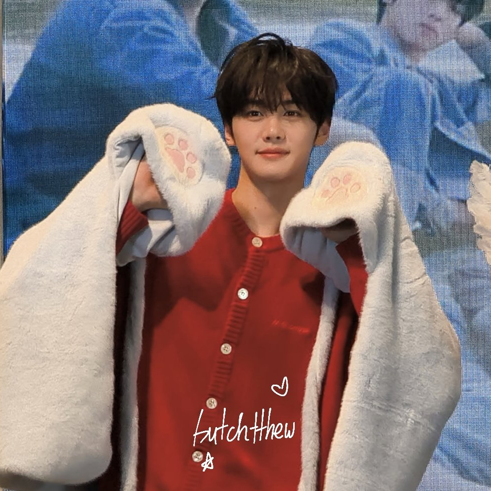 A moment captured by Kim Gyuvin (ZEROBASEONE)'s fan