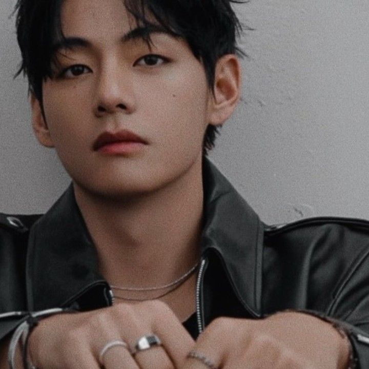 뷔 (방탄소년단)의 최신 사진