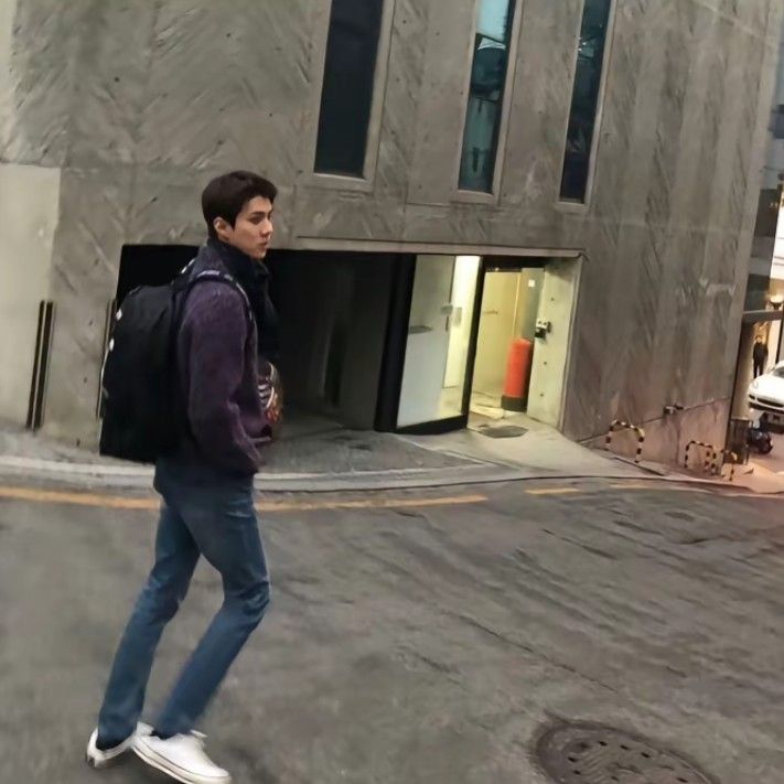 A moment captured by Sehun (EXO)'s fan