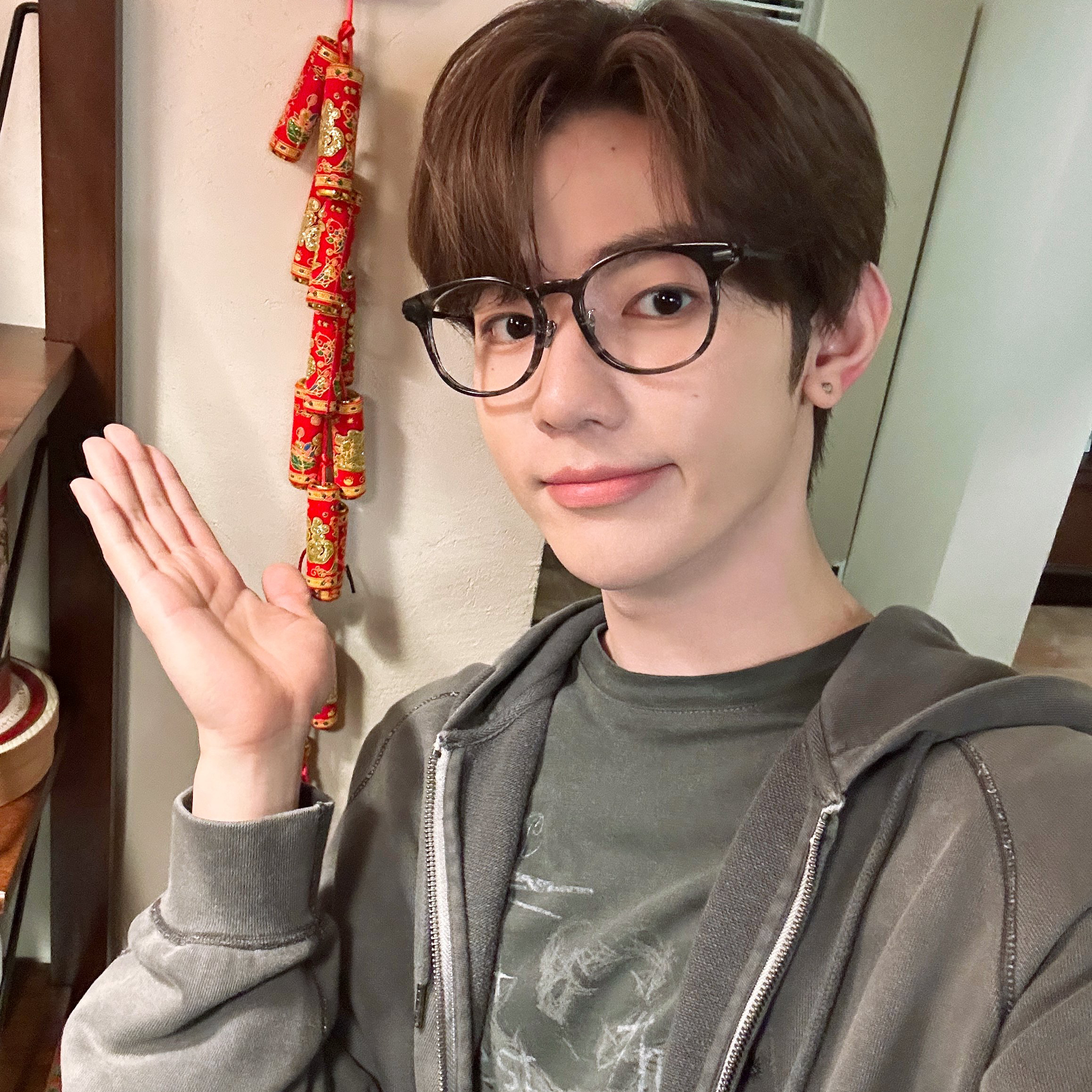 Behind-the-scenes cut of Zhang Hao (ZEROBASEONE)