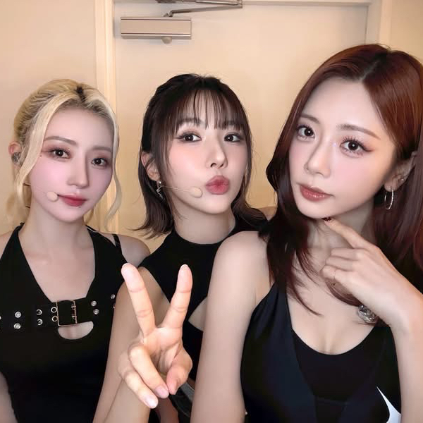 A moment captured by DREAMCATCHER's fan
