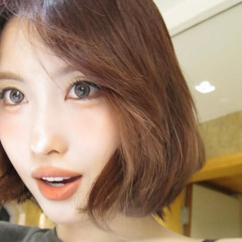 Foto terbaru Momo (TWICE)