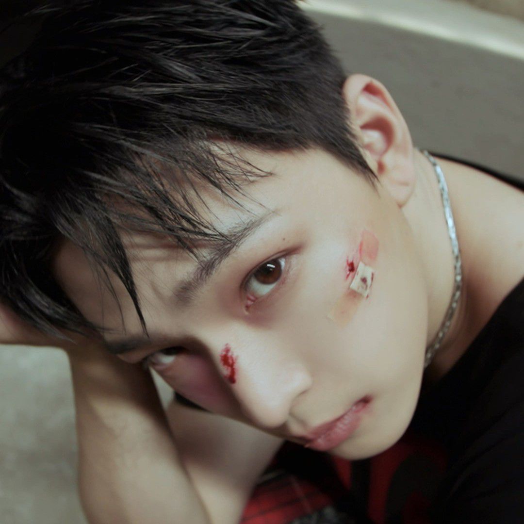 Recent activity shot of LEE DO (ONEUS)