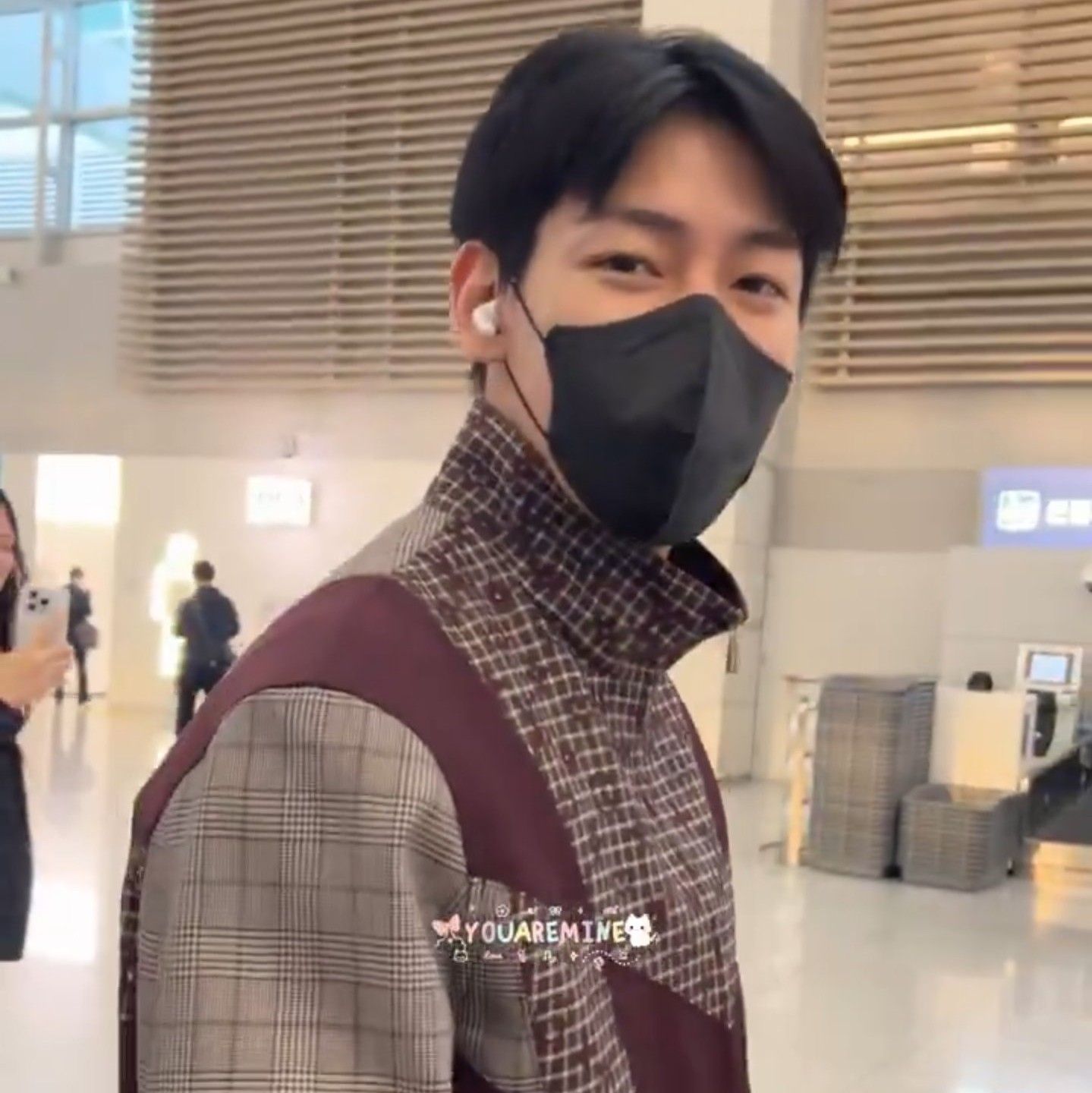 Behind-the-scenes cut of Bambam (GOT7)