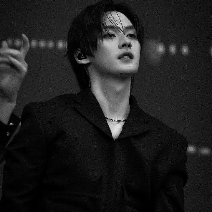 Behind-the-scenes cut of Lee Know (Stray Kids)