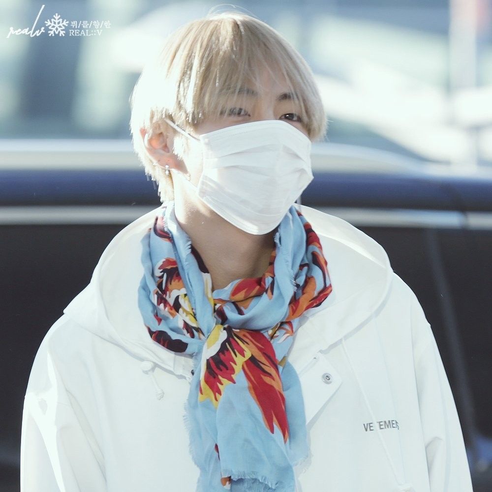 뷔 (방탄소년단)의 최신 사진
