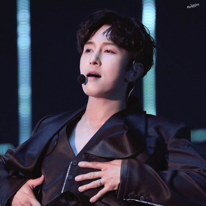 A moment captured by Kim Dongwan (SHINHWA)'s fan