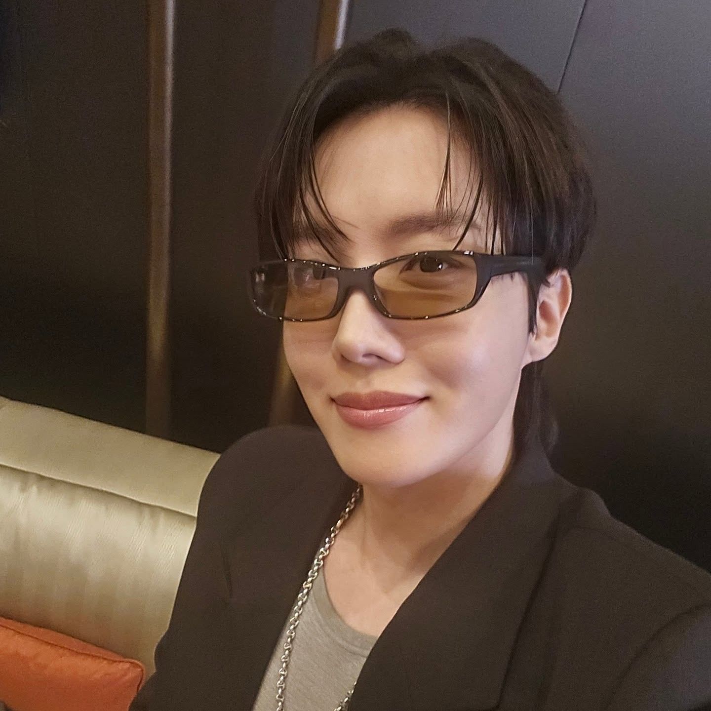 Foto aktivitas terbaru j-hope (BTS)