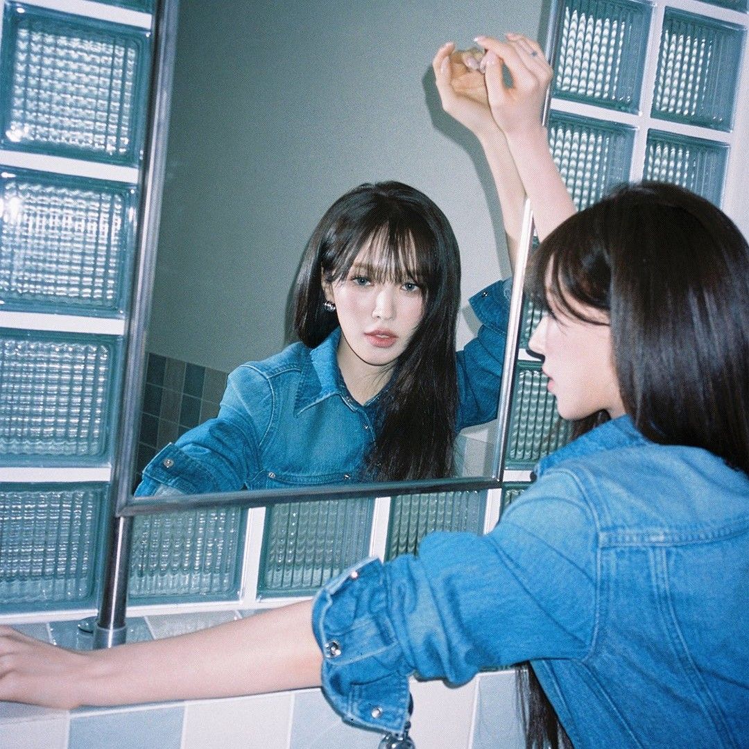 Behind-the-scenes cut of Wendy (Red Velvet)
