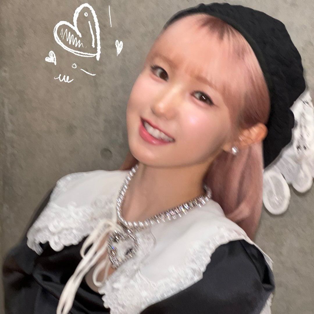 Behind-the-scenes cut of Hitomi (SAY MY NAME)