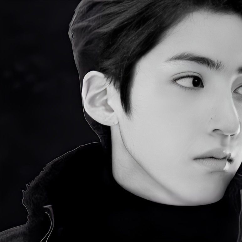 A moment captured by Wooseok (PENTAGON)'s fan