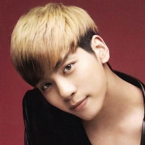 Behind-the-scenes cut of Jonghyun (SHINee)