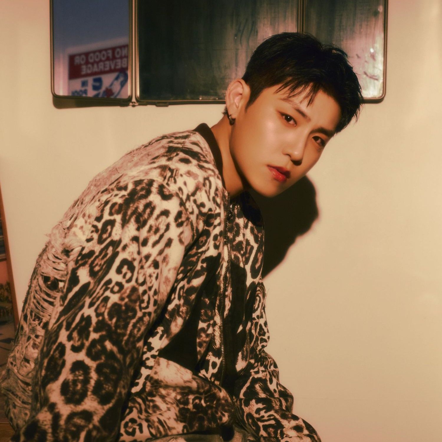 Behind-the-scenes cut of Park Woojin (AB6IX)