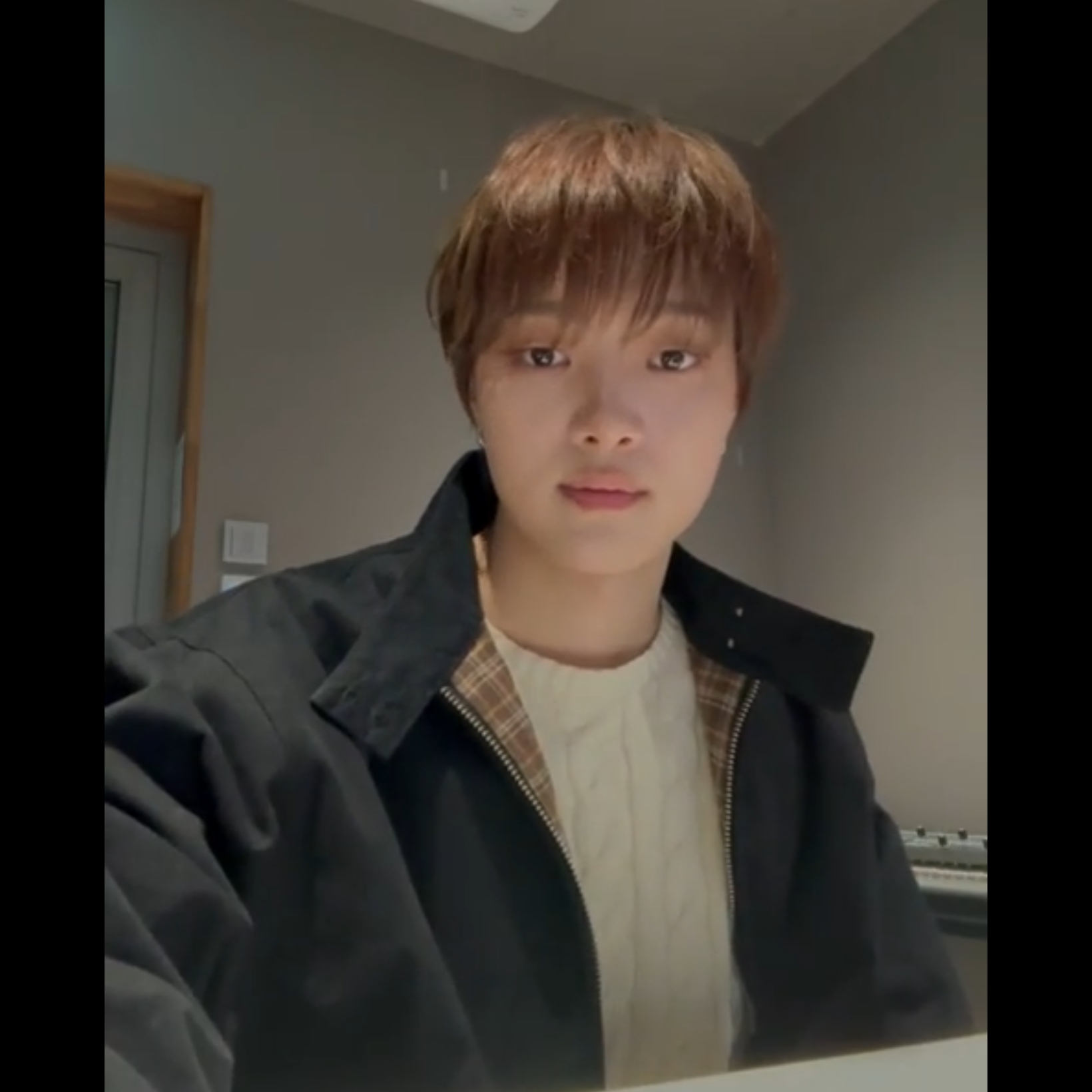 Behind-the-scenes cut of EJ (&TEAM)