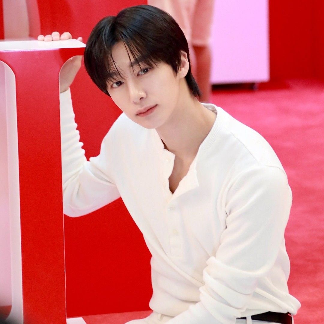 Latest photo of Hyungwon (MONSTA X)