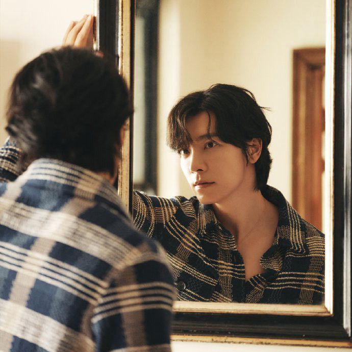 Behind-the-scenes cut of Donghae (Super Junior)