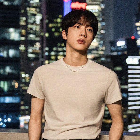 Foto aktivitas terbaru Jin (BTS)