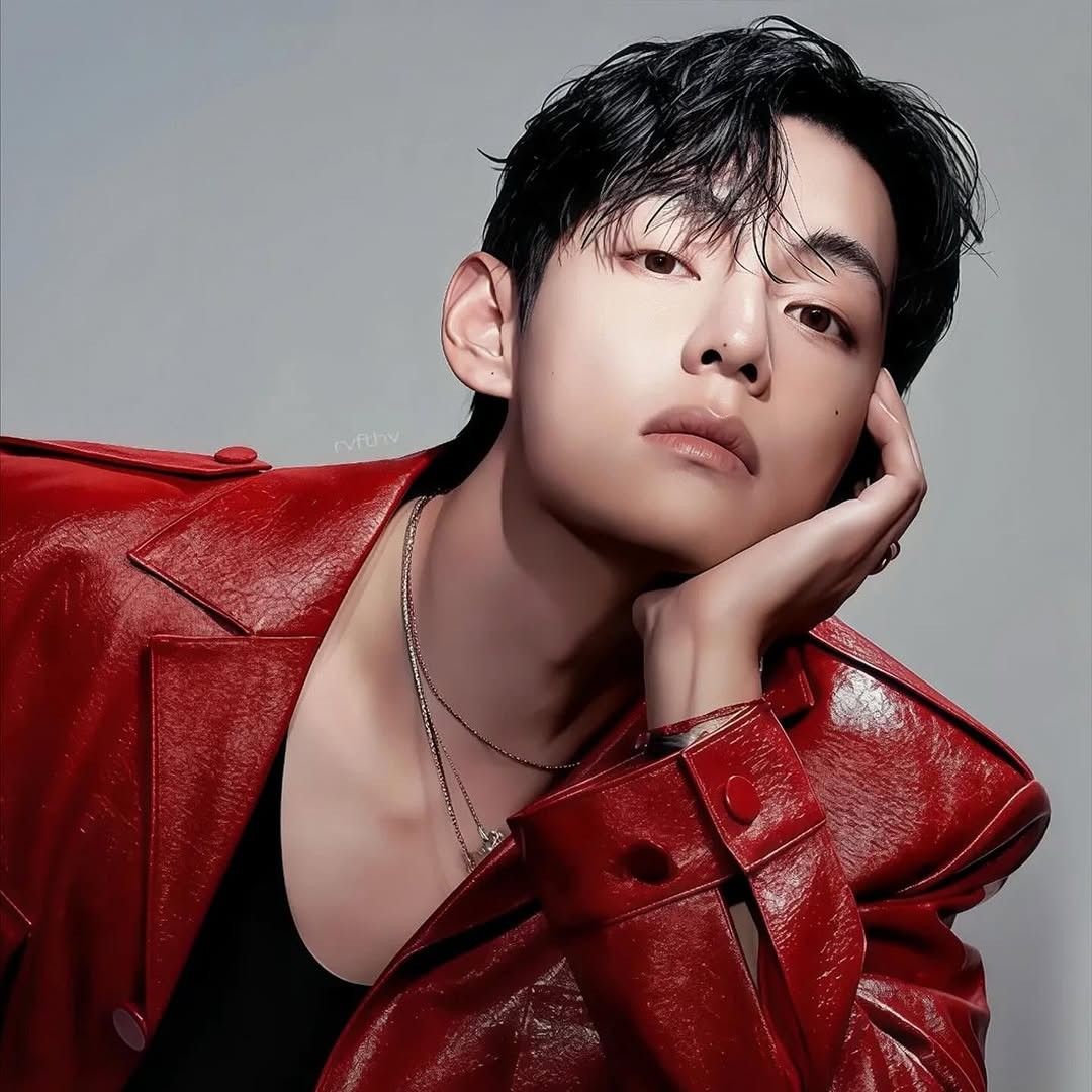 Latest photo of V (BTS)
