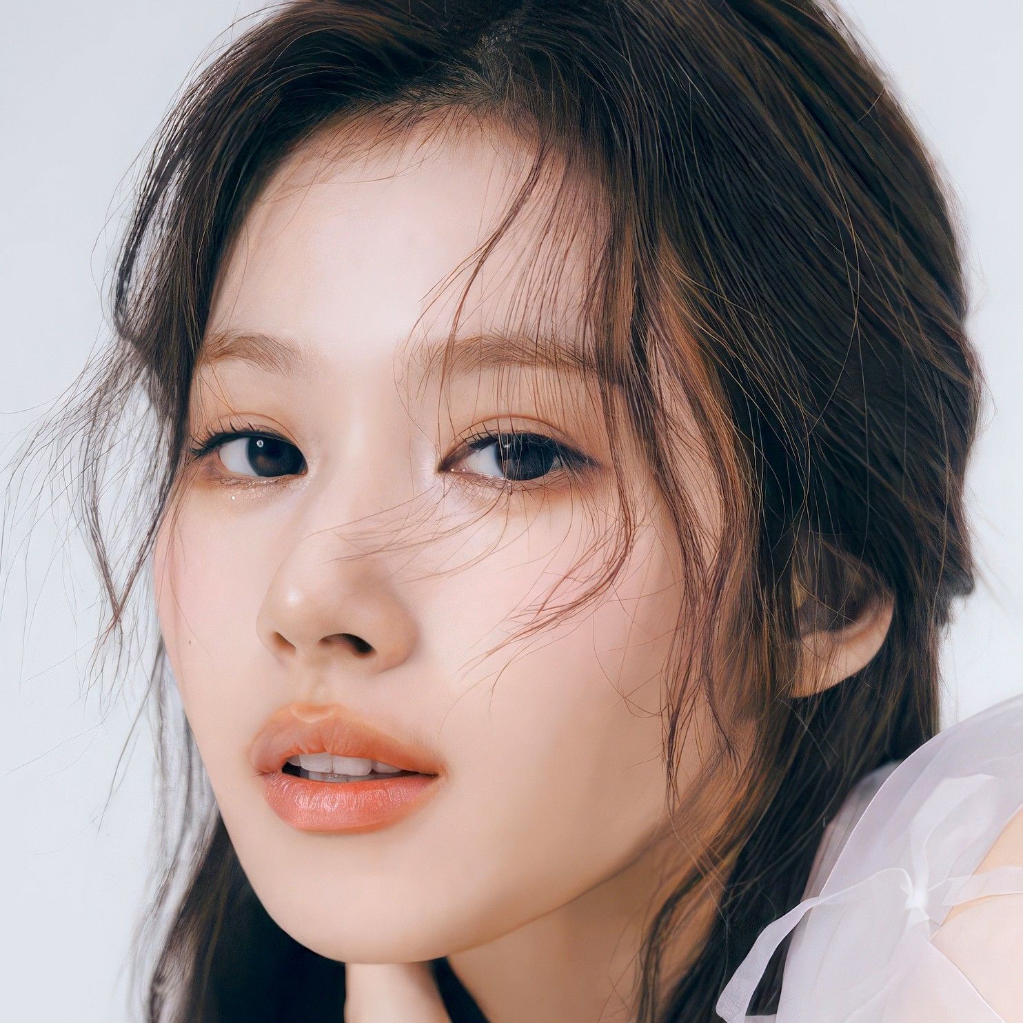 사나 (TWICE)의 최신 사진