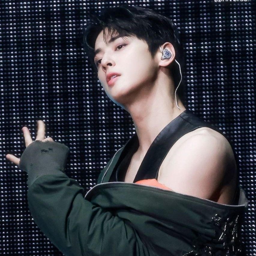 Recent activity shot of Eunwoo (ASTRO)