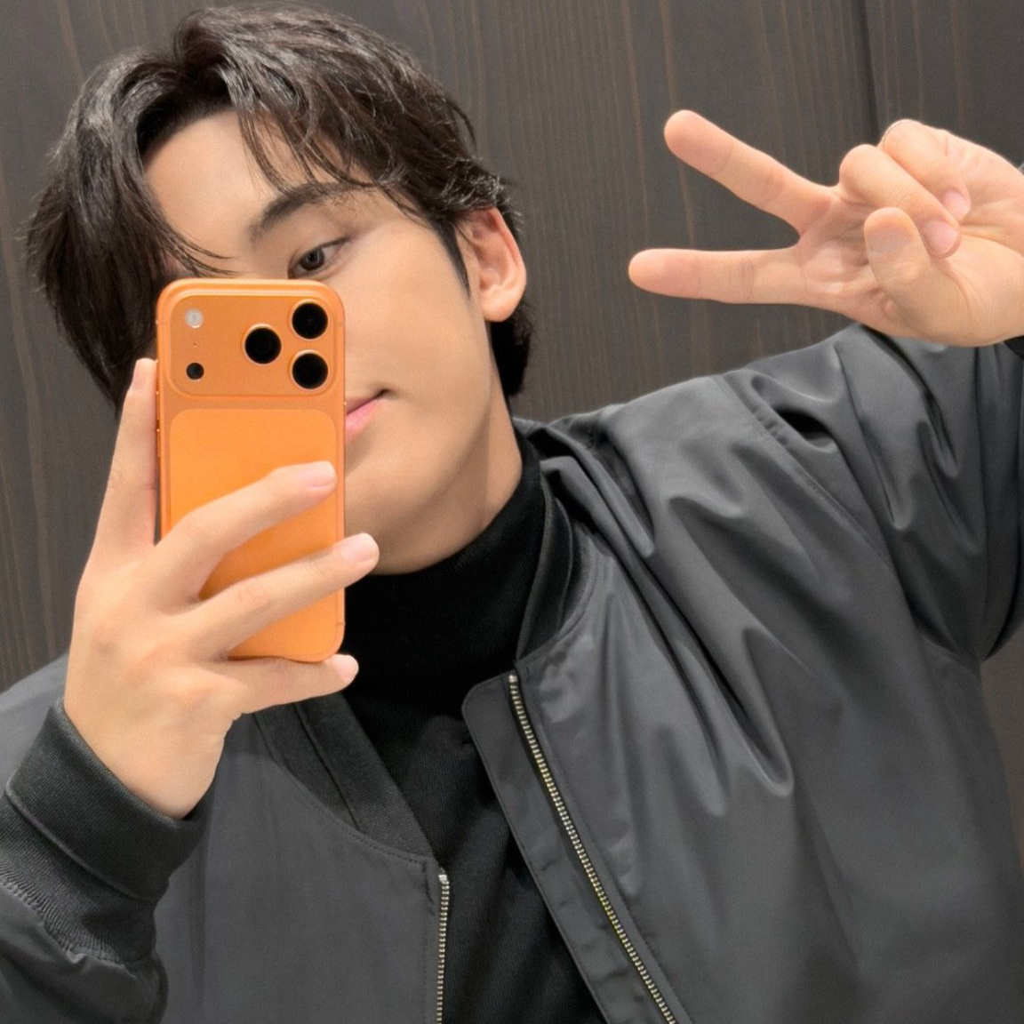 A moment captured by Mingyu (SEVENTEEN)'s fan