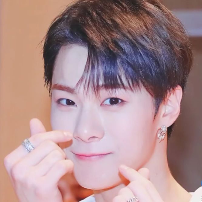 문빈 (아스트로) 최근 활동샷