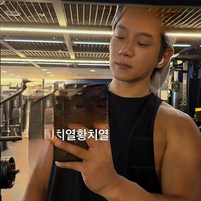 Latest photo of Hwang Chiyeol