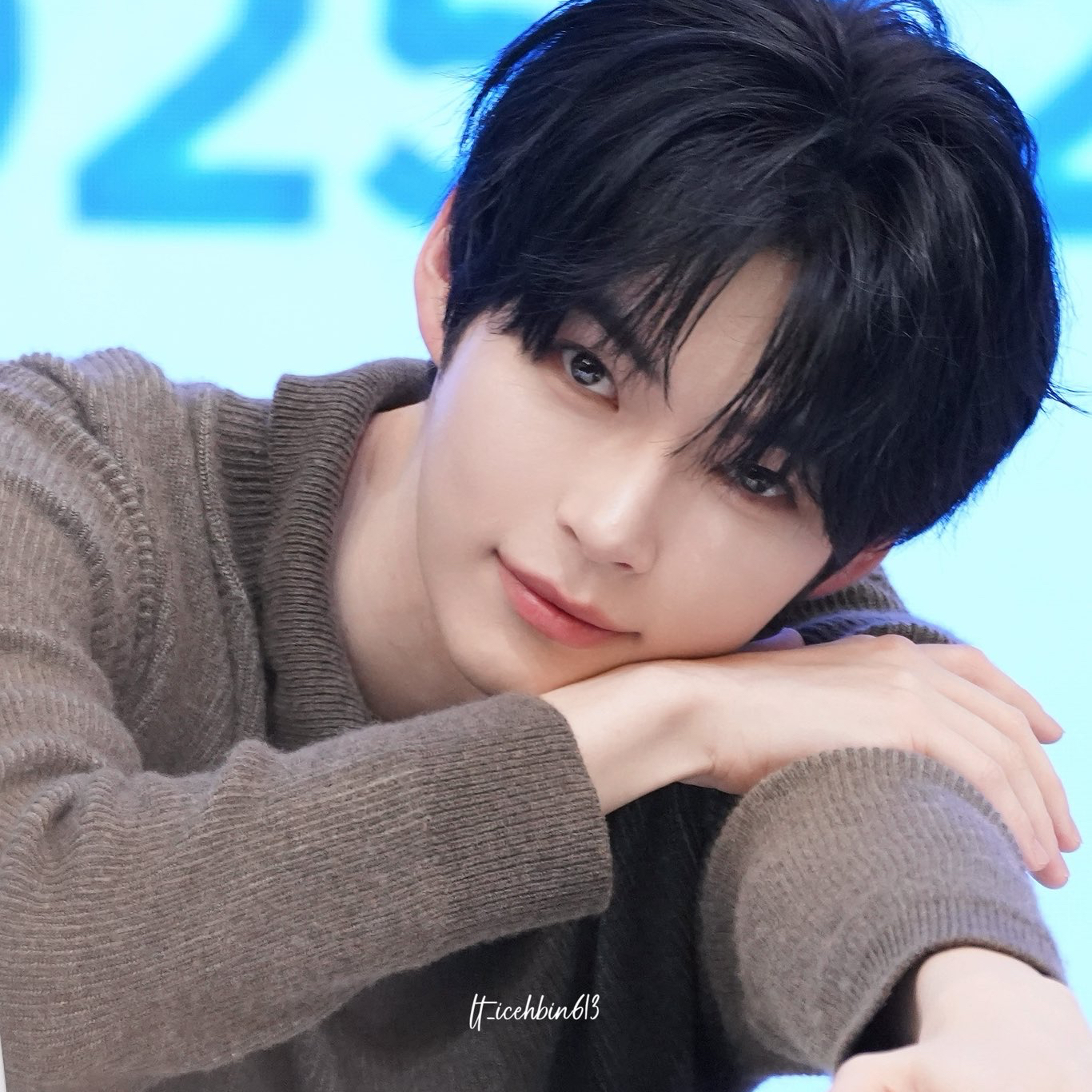 A moment captured by Sung Hanbin (ZEROBASEONE)'s fan