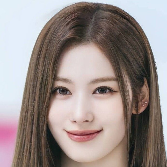 Behind-the-scenes cut of TWICE