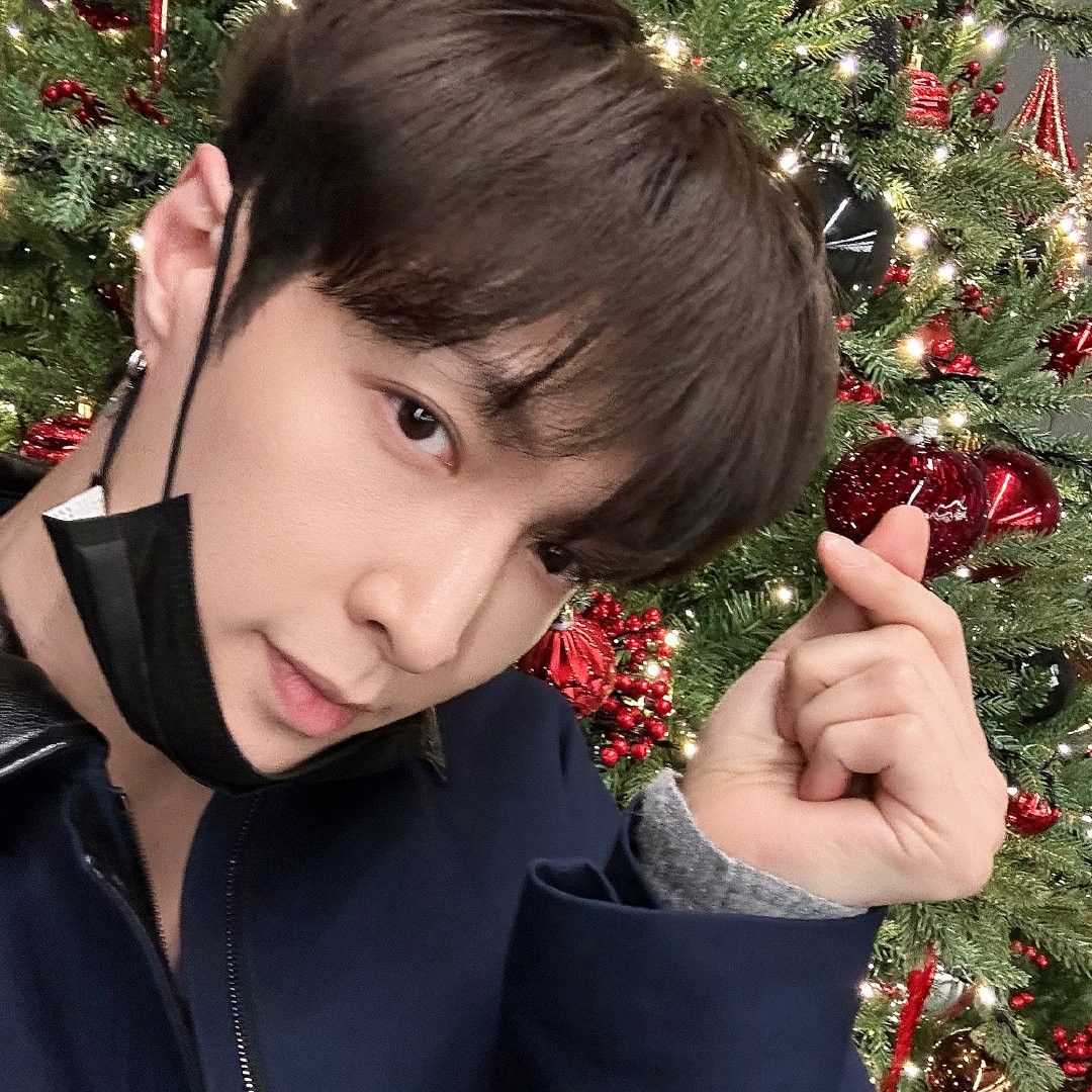 Recent activity shot of Lay (EXO)