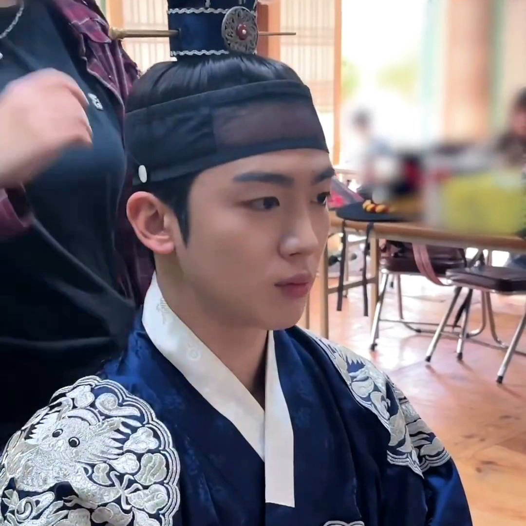 A moment captured by Kim Yohan (WEi)'s fan