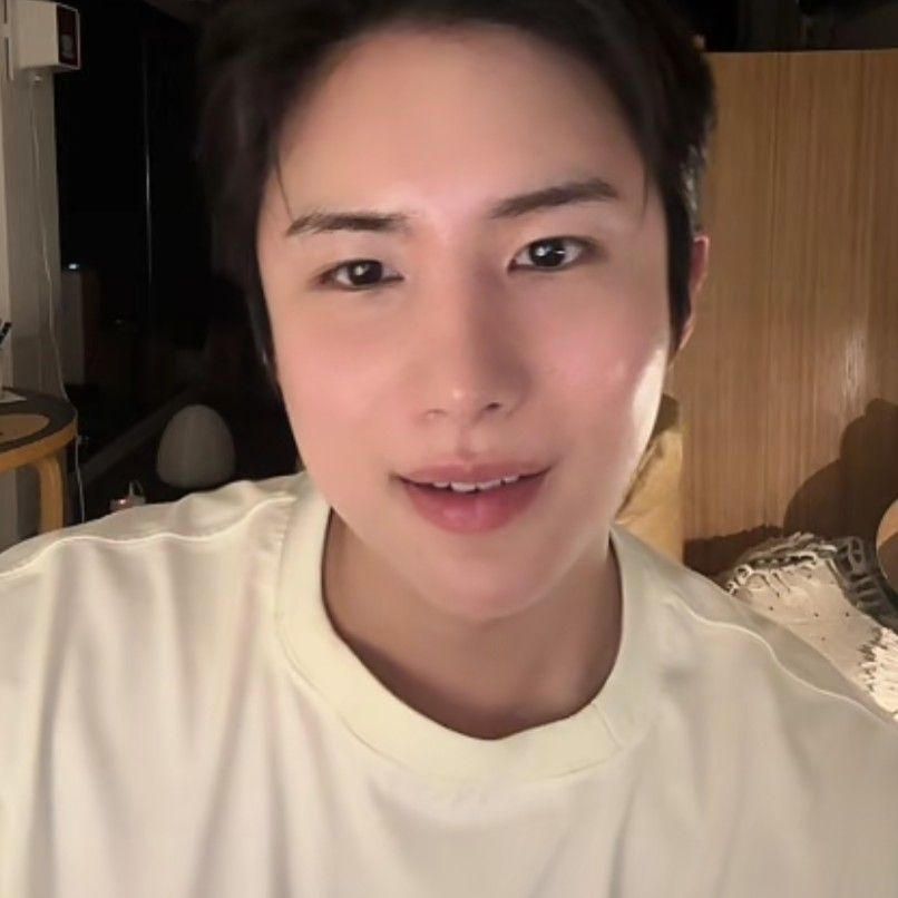 Behind-the-scenes cut of Wow (A.C.E)
