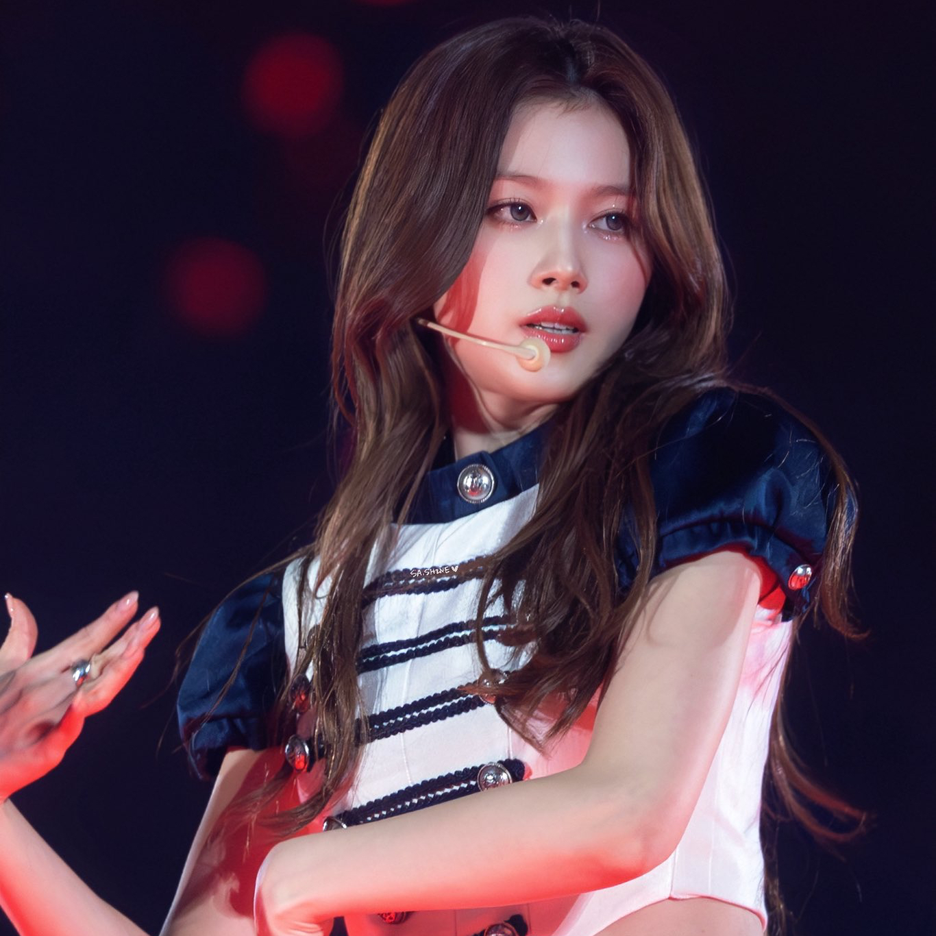 Foto aktivitas terbaru Sana (TWICE)