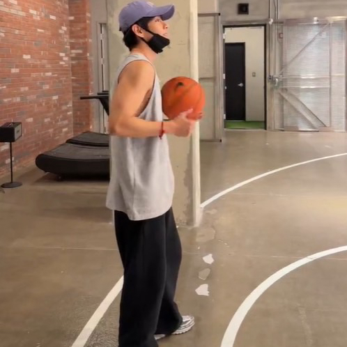 뷔 (방탄소년단)의 최신 사진